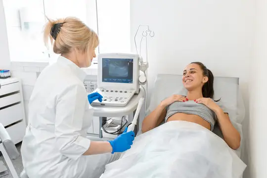 Implante hormonal feminino